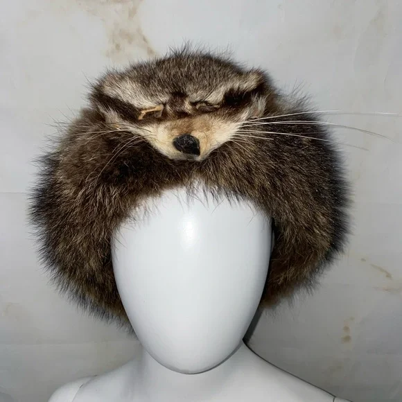 Raccoon Fur Coonskin Cap with Raccoon Face